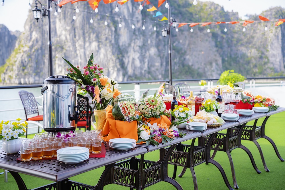 Tour Du Thuyền Sky Cruise Hạ Long 5 Sao 1 Ngày
