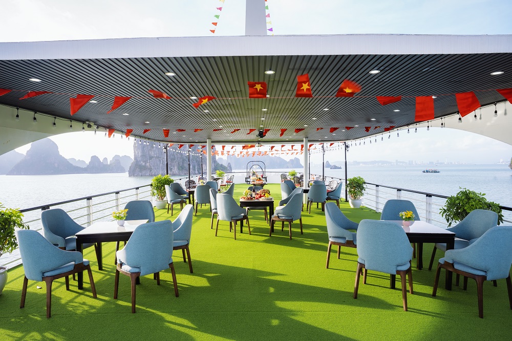 Tour Du Thuyền Sky Cruise Hạ Long 5 Sao 1 Ngày