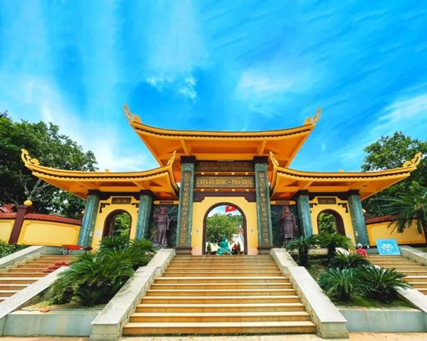 Tour Nam Đảo Phú Quốc 1 Ngày | Bãi Sao – Chùa Hộ Quốc – Nhà Tù Phú Quốc