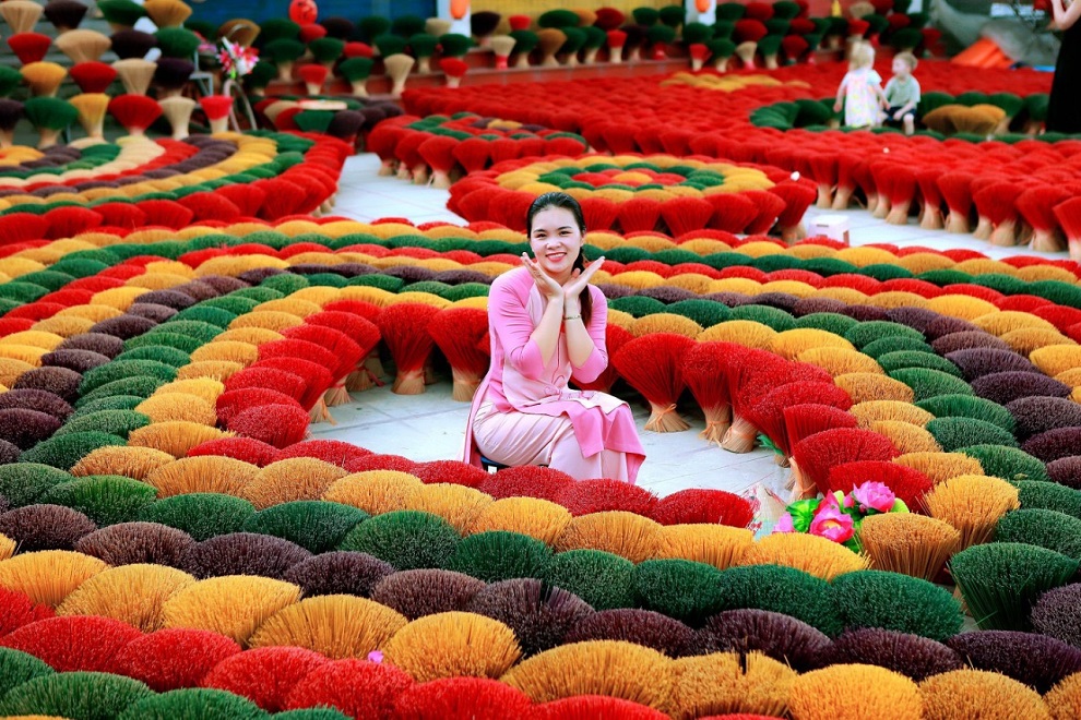 Tour Hà Nội City – Làng Hương Quảng Phú Cầu 1 Ngày