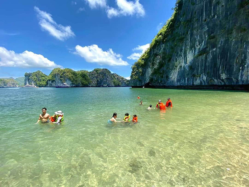 Tour Cát Bà 1 Ngày Từ Hà Nội | Vịnh Lan Hạ – Kayak Hang Sáng Tối | Giá Tốt 2026