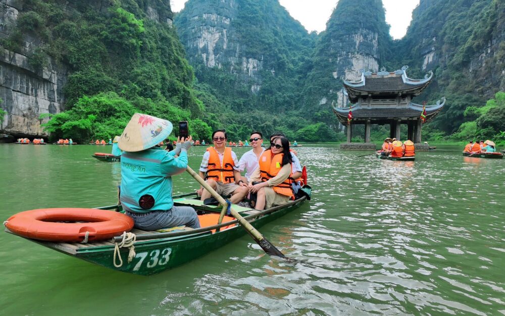 Tour Hoa Lư – Tràng An – Hang Múa 1 Ngày